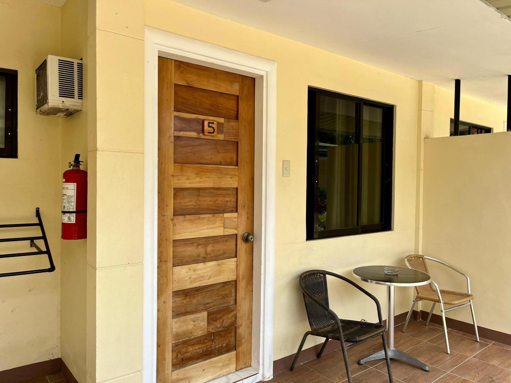 Midnite Inn Panglao Luaran gambar
